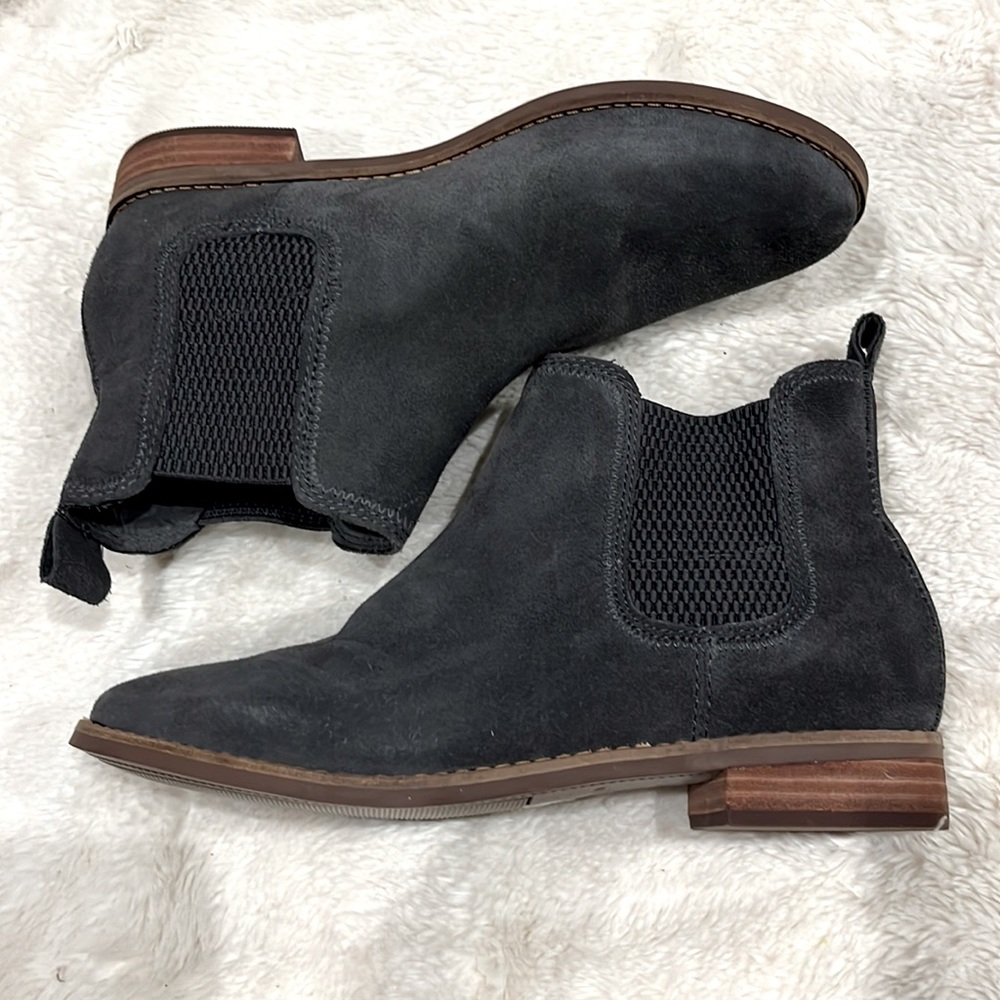 Gray suede TOMS Chelsea Boot size 6 womens